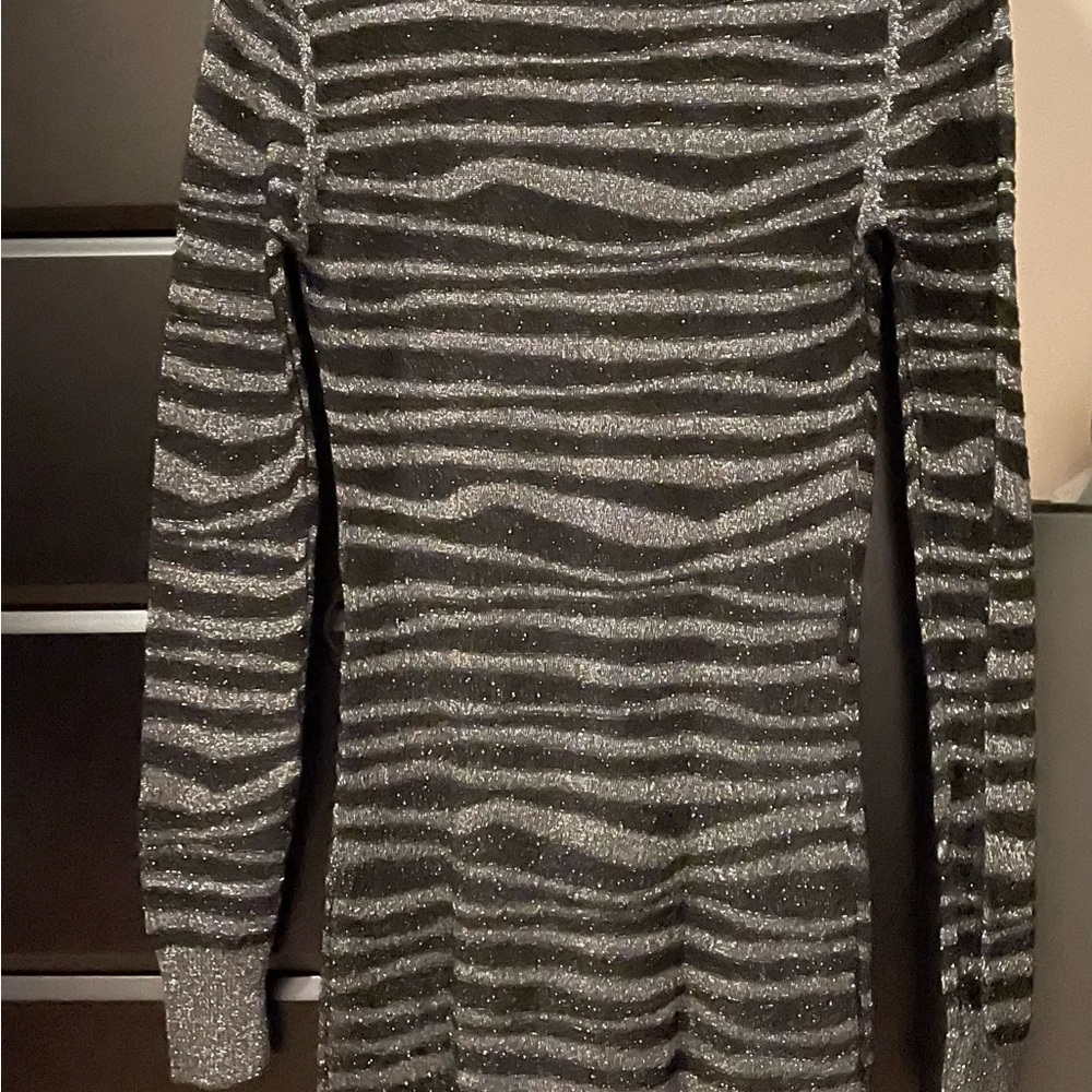 Dress - Picture 4 of 4